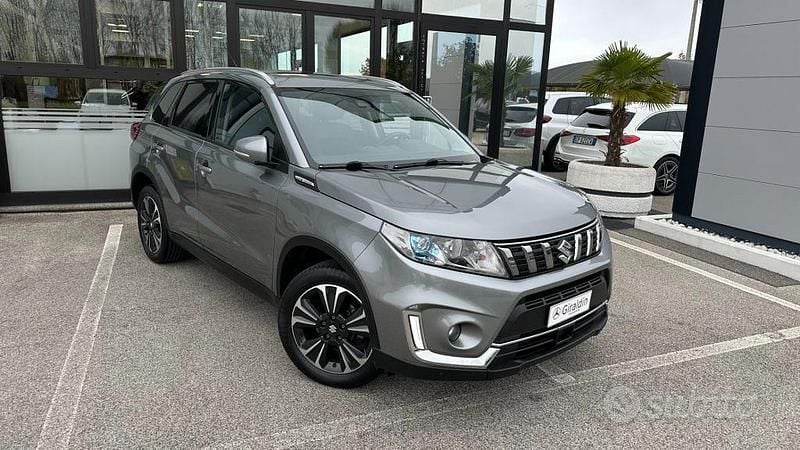 Grigio Usata 2019 Suzuki Vitara SUV | 14.900 € (Buon prezzo) - Immagine 1/4