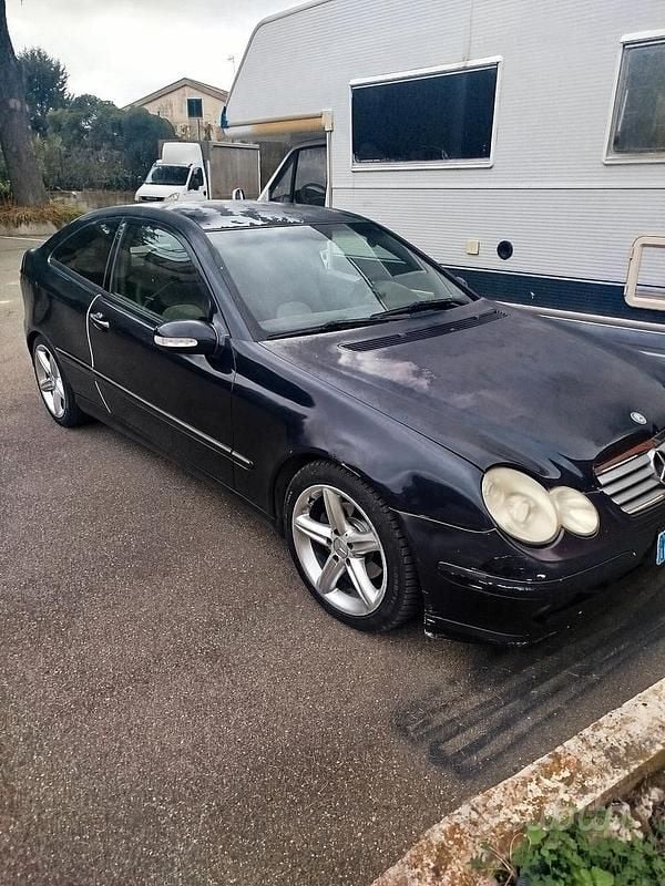 Blu Usata 2005 Mercedes C220 Coupé | 2000 € (Buon prezzo) - Immagine 1/3