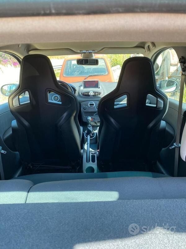 Usata Renault Clio R.S. R.S. 203 CV (149 kW) 2010 Grigio Utilitaria