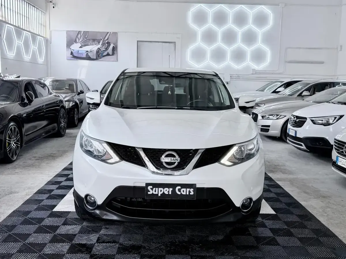 Usata Nissan Qashqai Tekna 130 CV (95 kW) 2016 Bianco SUV