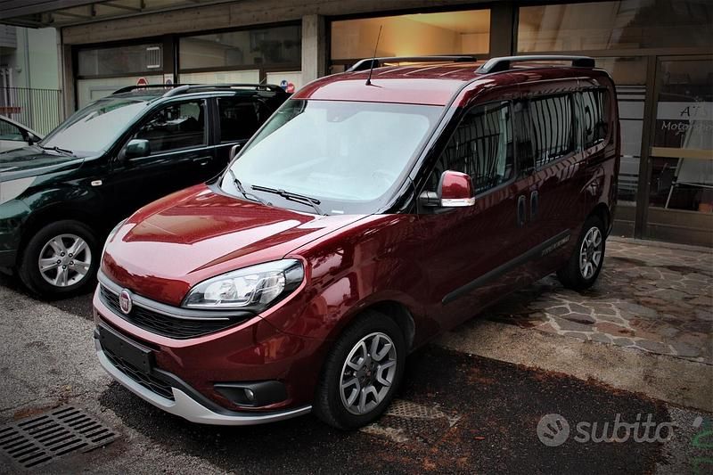 Rosso Usata 2018 Fiat Doblò Trekking Monovolume | 17.300 € (Molto cara) - Immagine 1/4