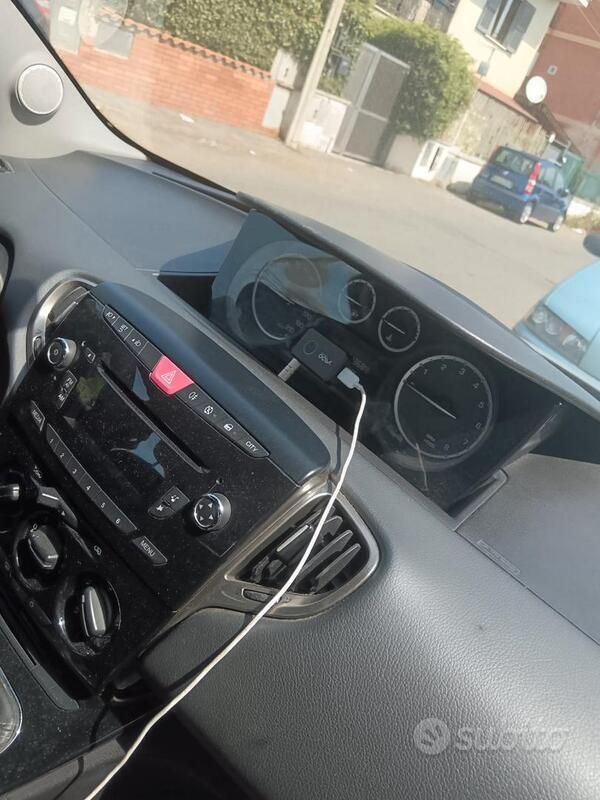 Usata Lancia Ypsilon 60 CV (44 kW) 2014 Grigio Utilitaria