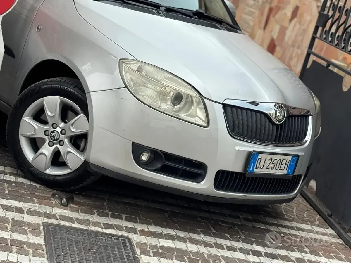 Usata Skoda Roomster 80 CV (58 kW) 2007 Grigio Monovolume