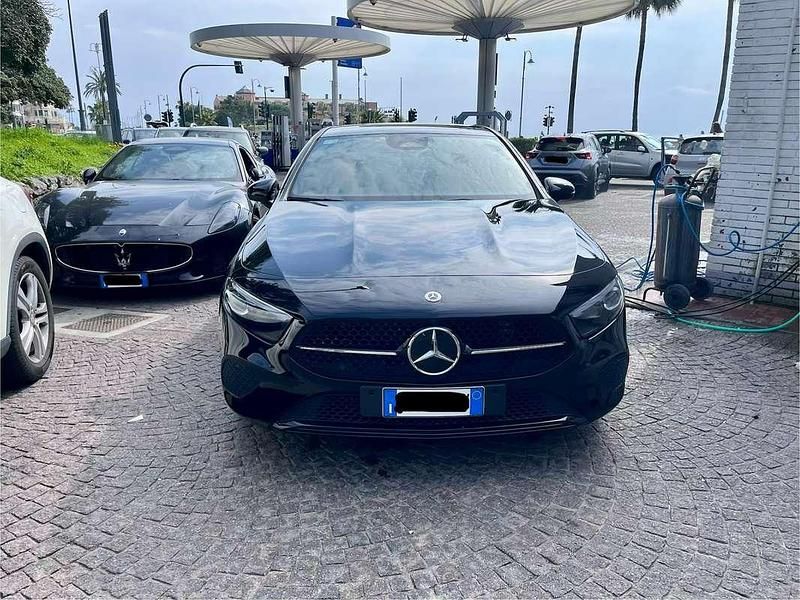 Usata Mercedes A180 Advanced 136 CV (100 kW) 2025 Nero Berlina