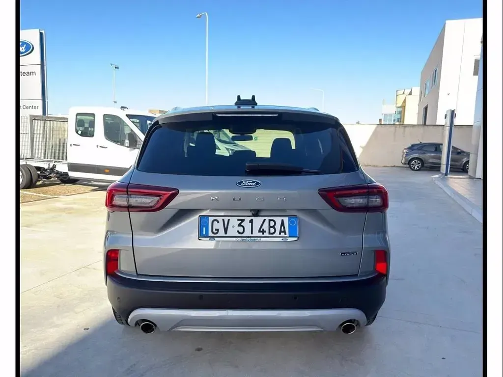 Usata Ford Kuga Titanium 243 CV (178 kW) 2024 Solar silver SUV