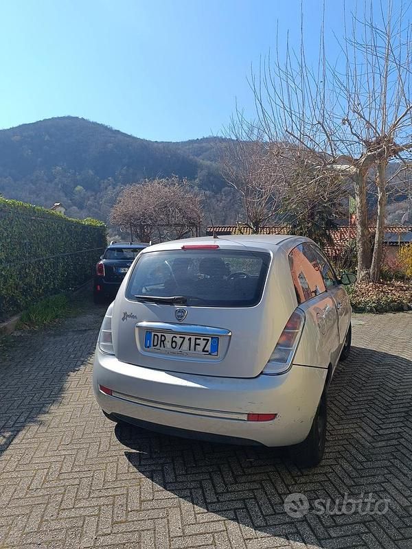 Usata Lancia Ypsilon 60 CV (44 kW) 2008 Grigio Utilitaria