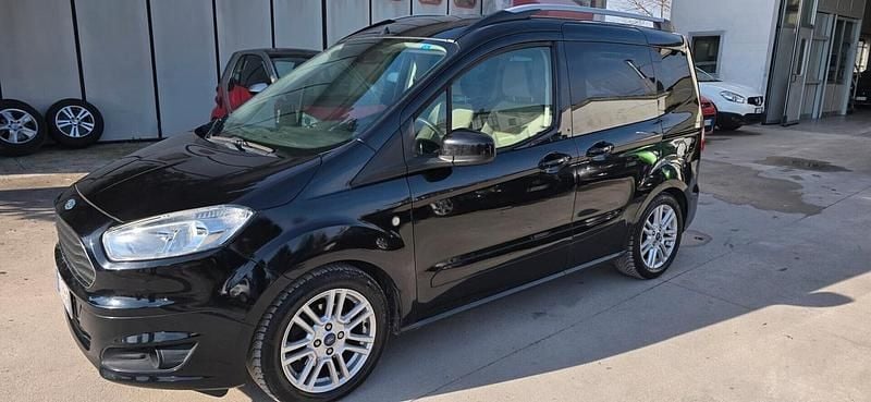 Usata Ford Tourneo Courier Titanium 95 CV (69 kW) 2015 Nero Monovolume