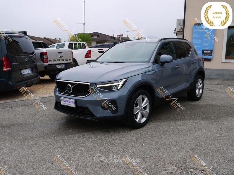 Usata Volvo XC40 163 CV (119 kW) 2023 Thunder grey metallizzato SUV