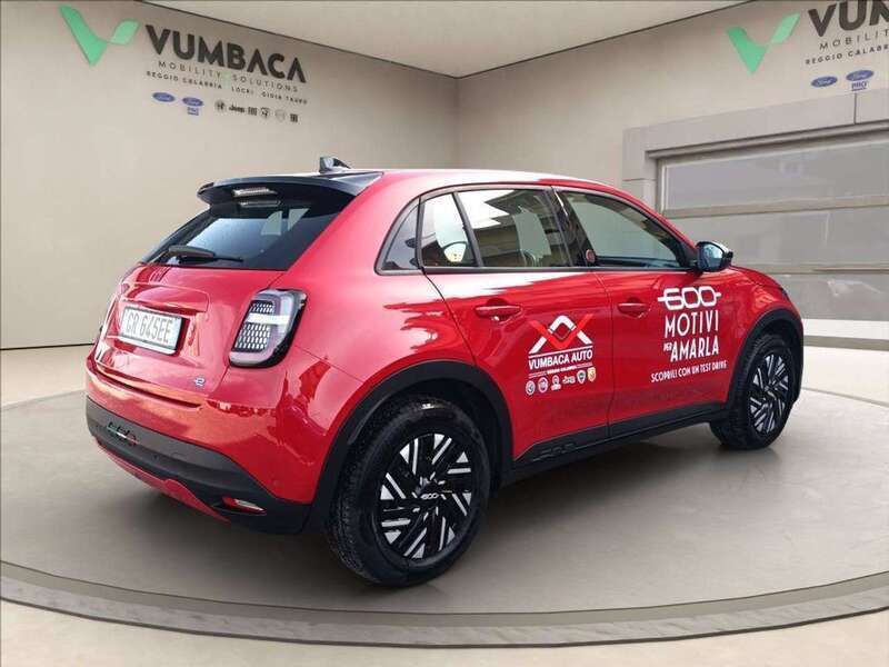 Usata Fiat 600 Red 61 kW (84 CV) 2023 Rosso pastello SUV