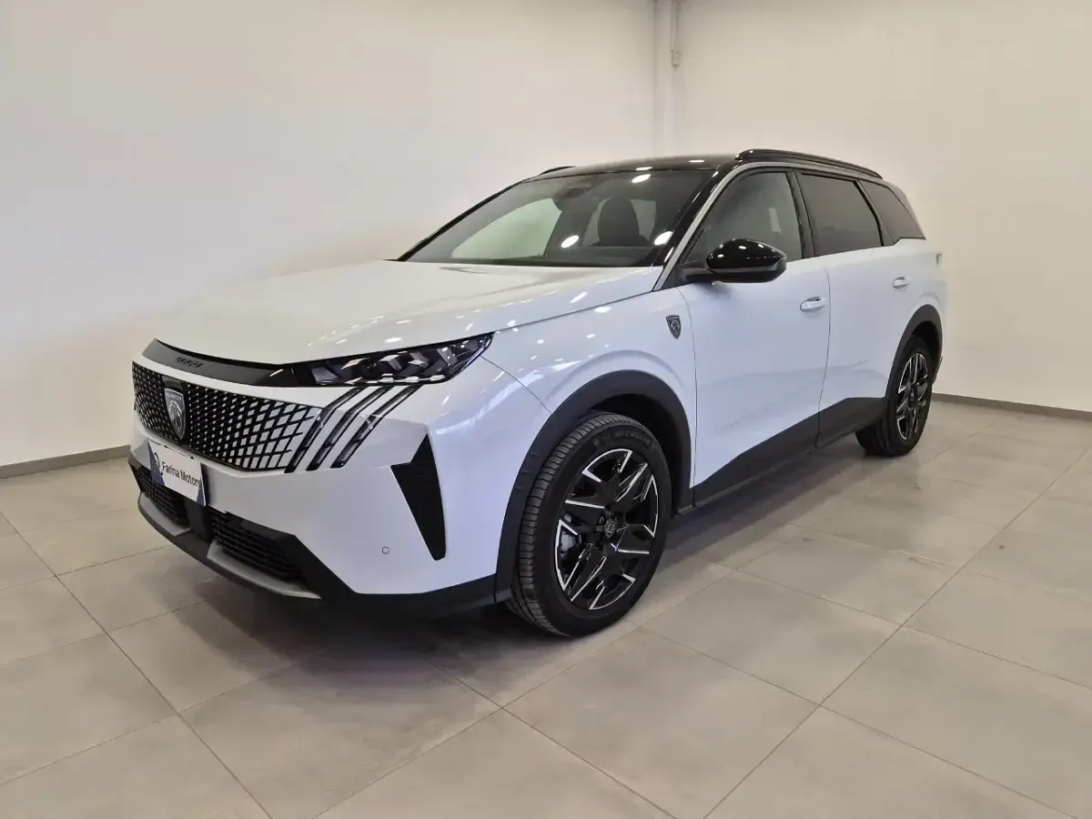 Usado Peugeot 5008 GTi 145 HP (106 kW) 2025 SUV