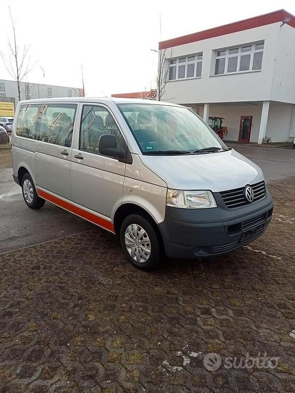 Usata VW Caravelle Trendline 131 CV (96 kW) 2008 Grigio Monovolume