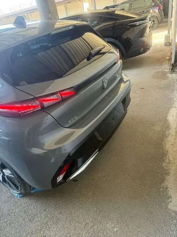 Usata Peugeot 308 GT 131 CV (96 kW) 2024 Berlina