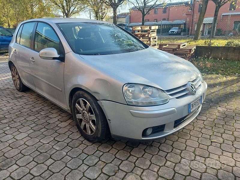 Usata VW Golf IV Comfortline 140 CV (102 kW) 2004 Argento Berlina
