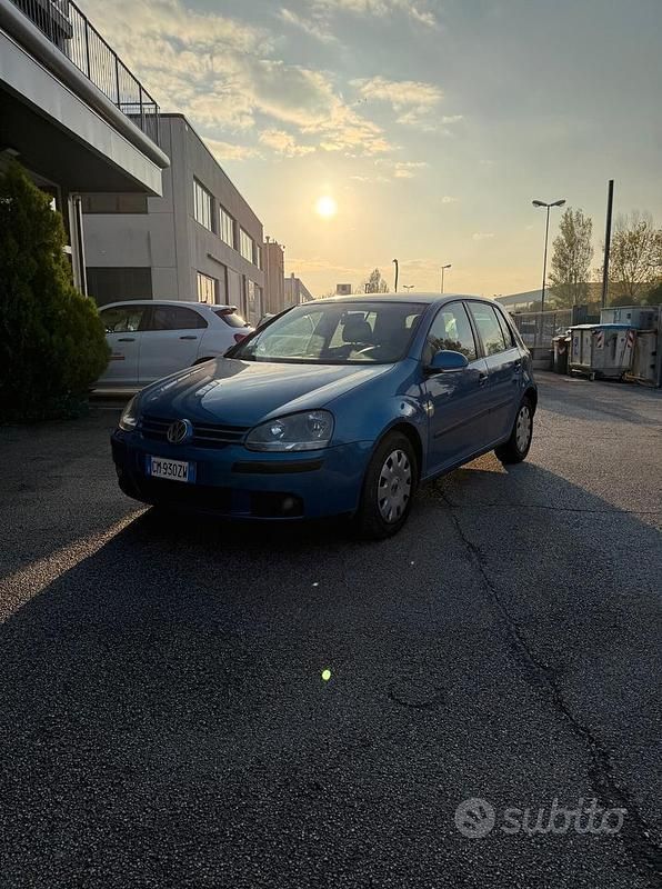 Usata VW Golf IV Trendline 75 CV (55 kW) 2004 Blu Berlina