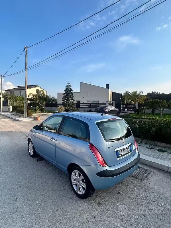 Usata Lancia Ypsilon 75 CV (55 kW) 2004 Utilitaria