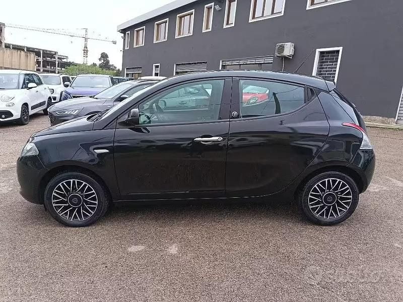 Usata Lancia Ypsilon 95 CV (69 kW) 2015 Nero Utilitaria