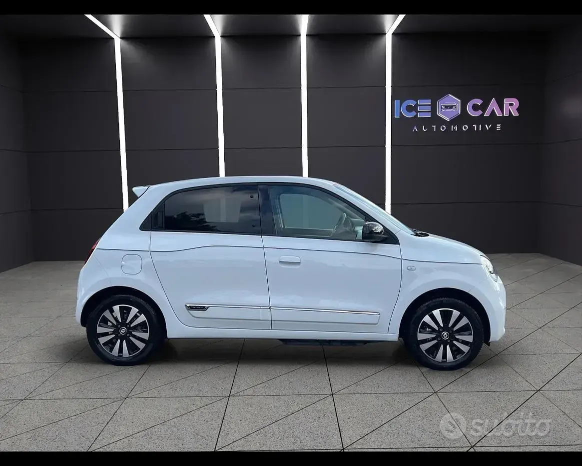 Usata Renault Twingo Techno 30 kW (42 CV) 2023 Bianco Utilitaria