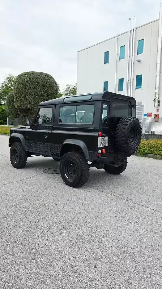Usata Land Rover Defender 86 CV (63 kW) 1990 Nero SUV