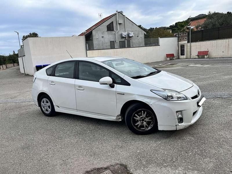 Usata Toyota Prius 99 CV (72 kW) 2010 Bianco Berlina