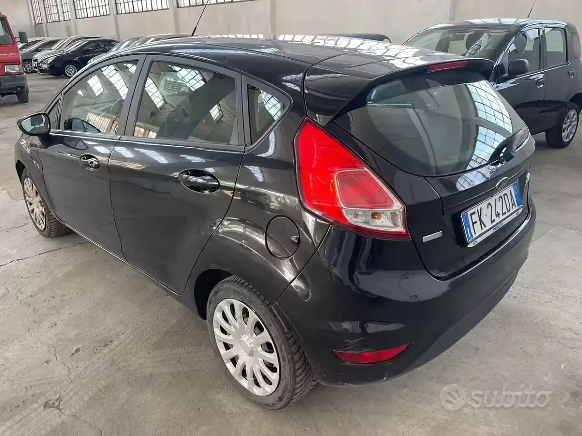 Usata Ford Fiesta Titanium 60 CV (44 kW) 2017 Bluazzurro Utilitaria