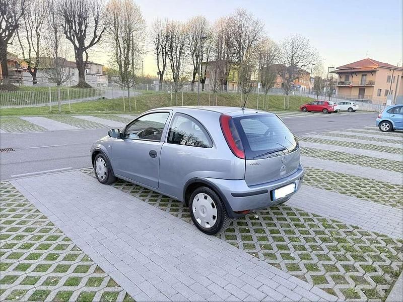 Usata Opel Corsa Swing 45 CV (33 kW) 2005 Utilitaria