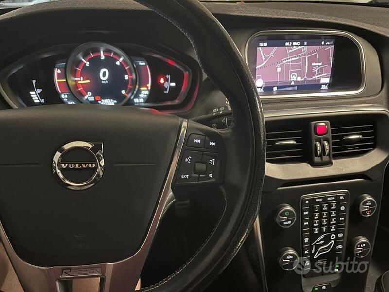 Usata Volvo V40 R-Design 120 CV (88 kW) 2017 Bianco Station wagon