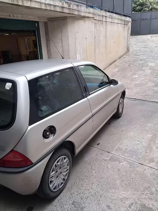 Usata Lancia Ypsilon 54 CV (39 kW) 1999 Grigio Utilitaria