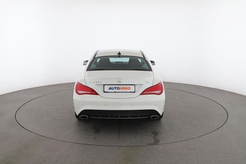 Usata Mercedes CLA200 136 CV (100 kW) 2016 Bianco Berlina