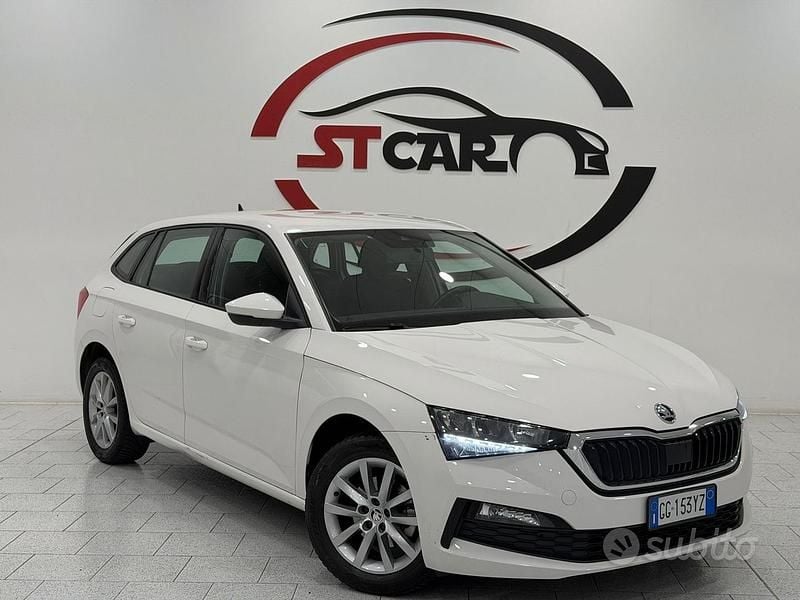 Usata Skoda Scala Ambition 110 CV (80 kW) 2021 Bianco Utilitaria