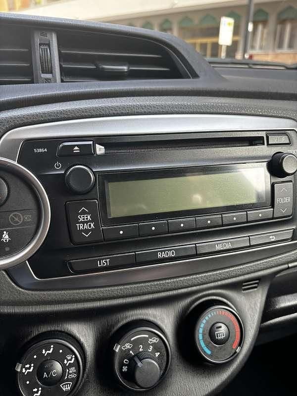 Usata Toyota Yaris 87 CV (63 kW) 2012 Bianco Utilitaria