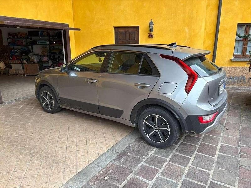 Usata Kia Niro 105 CV (77 kW) 2022 Grigio SUV