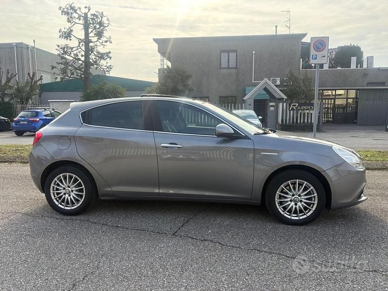 Usata Alfa Romeo Giulietta 170 CV (125 kW) 2013 Grigio Berlina