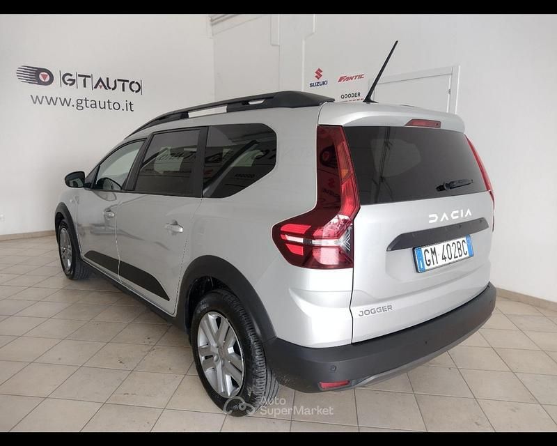Usata Dacia Jogger Expression 101 CV (74 kW) 2023 Grigio met. Monovolume
