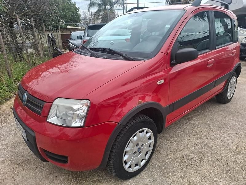 Usata Fiat Panda 4x4 Climbing 54 CV (39 kW) 2007 Rosso Utilitaria