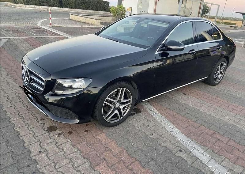 Usata 2017 Mercedes E200 Premium Tre volumi | 14.000 € (Buon prezzo) - Immagine 1/4