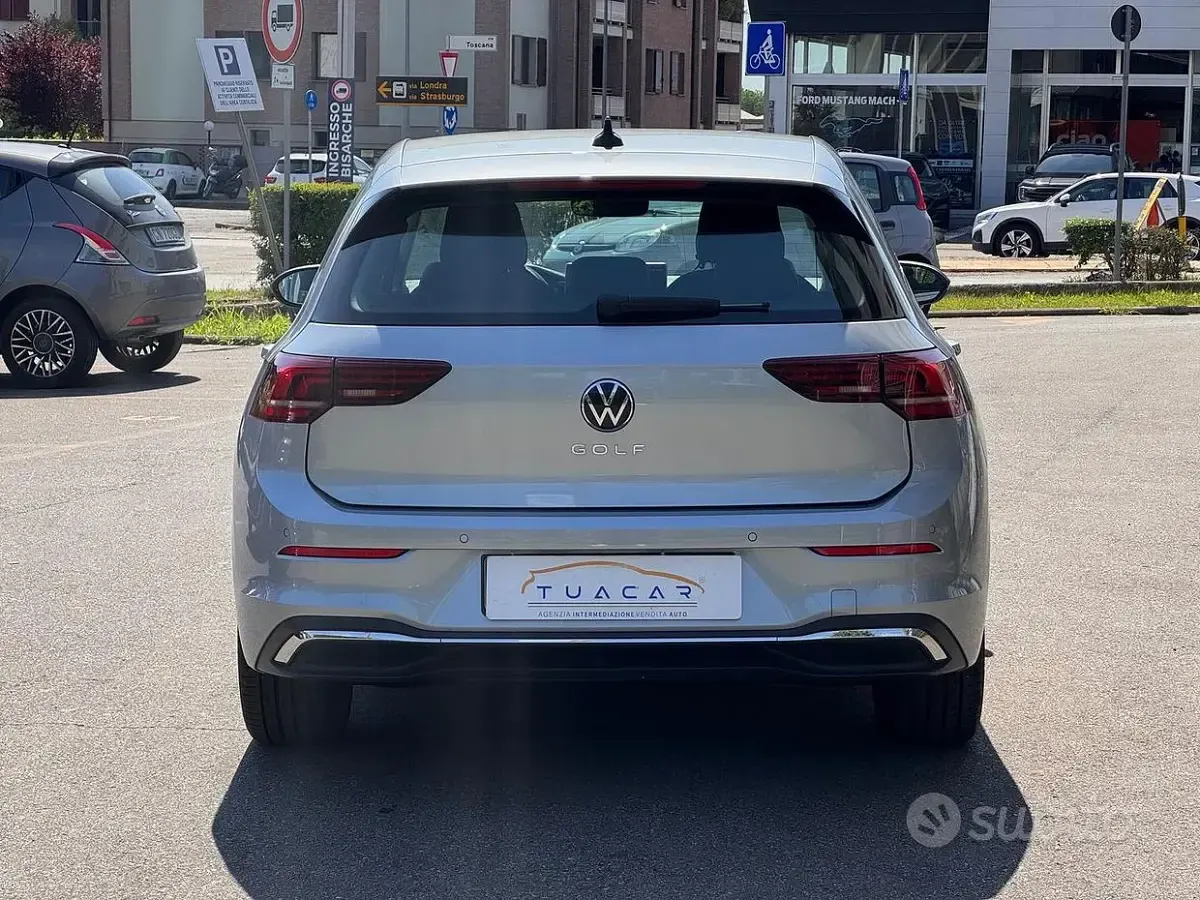 Usata VW Golf VIII Style 150 CV (110 kW) 2025 Grigio Berlina