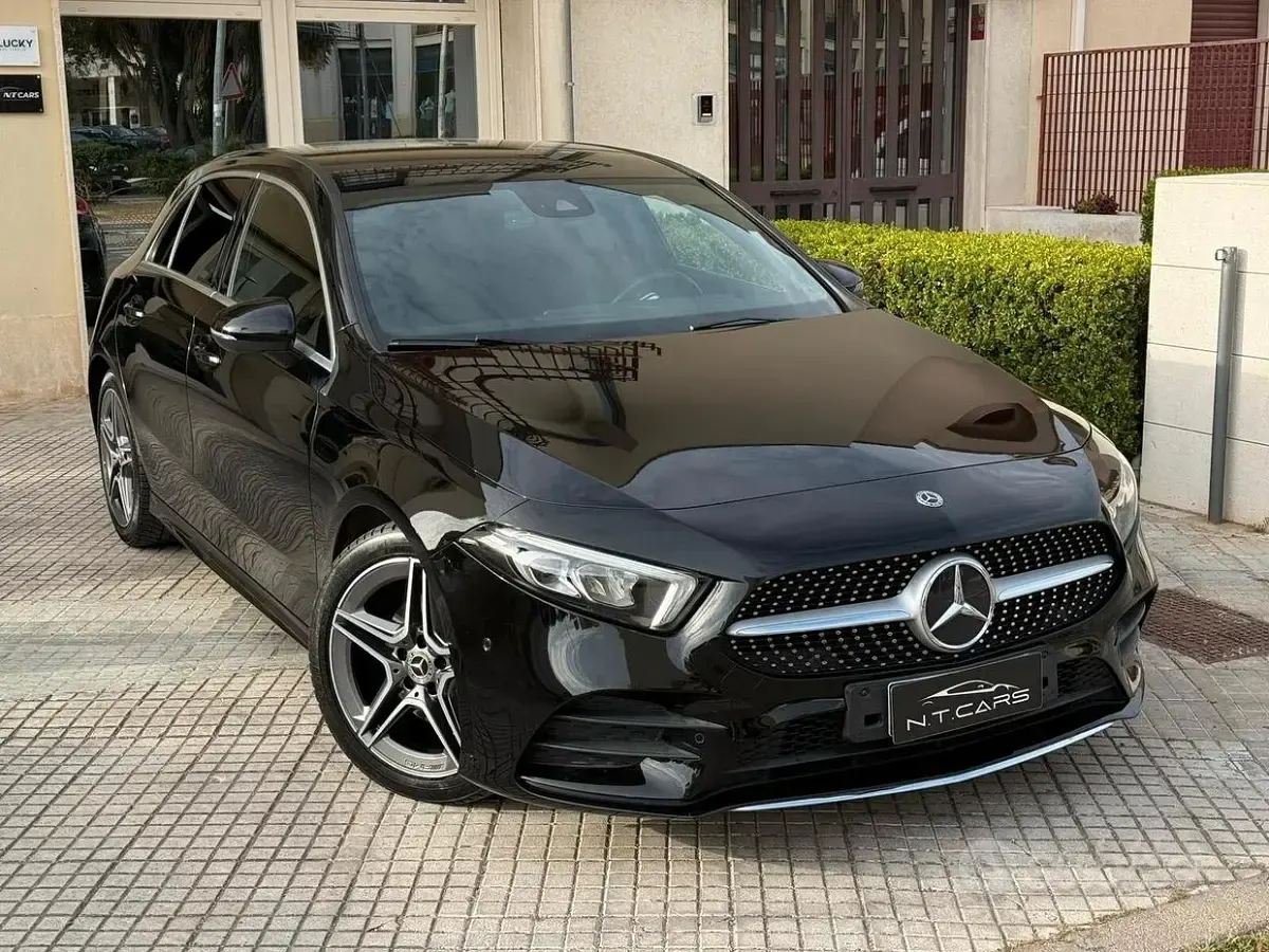 Gebraucht Mercedes A180 Premium 116 PS (85 kW) 2020 Schwarz Limousine