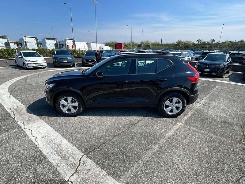 Usata Volvo XC40 Momentum 129 CV (94 kW) 2020 Nero SUV