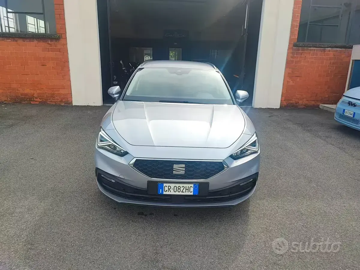 Usata Seat Leon Style 150 CV (110 kW) 2023 Grigio Station wagon