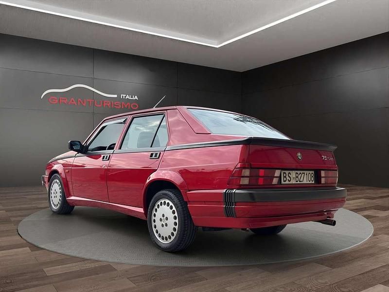 Usata Alfa Romeo 75 155 CV (114 kW) 1989 Rosso Berlina