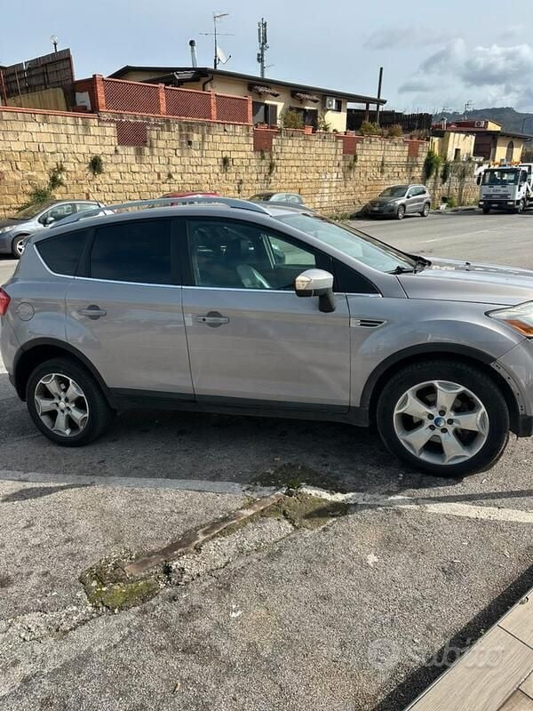 Usata Ford Kuga 163 CV (119 kW) 2011 Grigio SUV