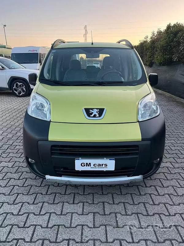 Usata Peugeot Bipper Outdoor 75 CV (55 kW) 2013 Verde Monovolume