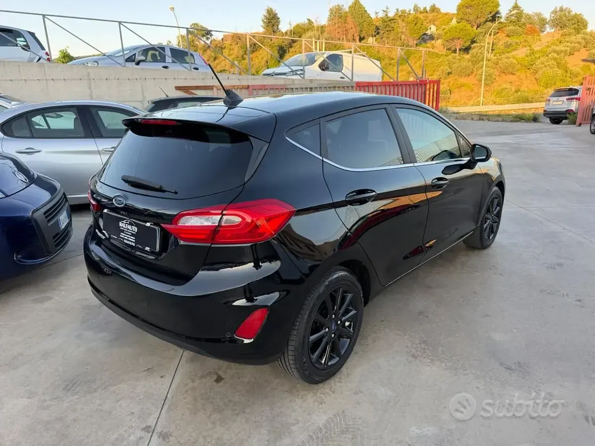 Usata Ford Fiesta Vignale 86 CV (63 kW) 2020 Nero Utilitaria
