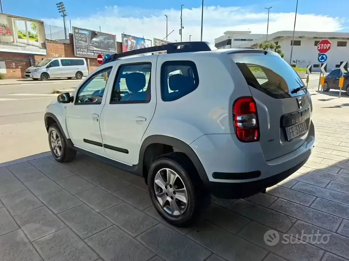 Usata Dacia Duster Lauréate 114 CV (83 kW) 2016 Bianco SUV