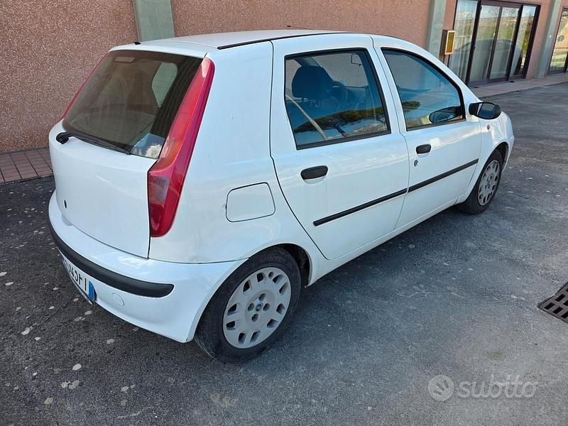 Usata Fiat Punto Dynamic 59 CV (43 kW) 2003 Bianco Utilitaria