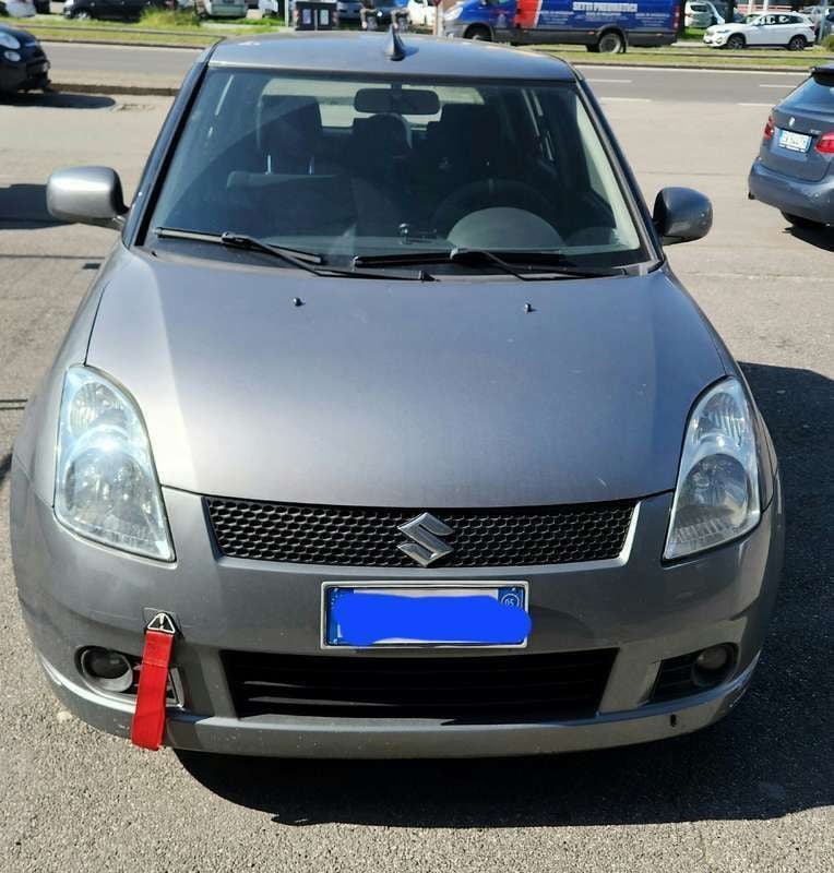 Usata 2005 Suzuki Swift GL Tre volumi | 2350 € (Ottimo prezzo) - Immagine 1/4