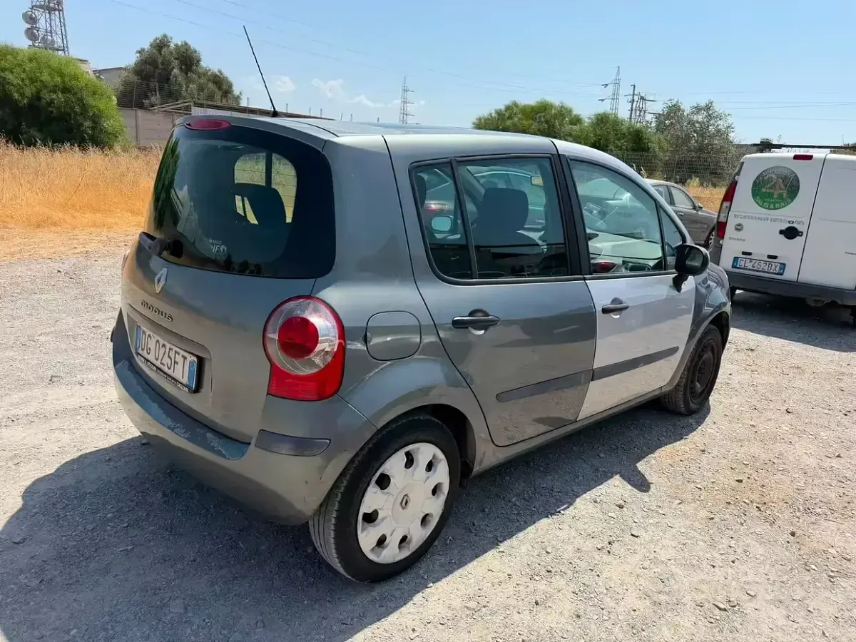 Usata Renault Modus 75 CV (55 kW) 2007 Grigio Monovolume