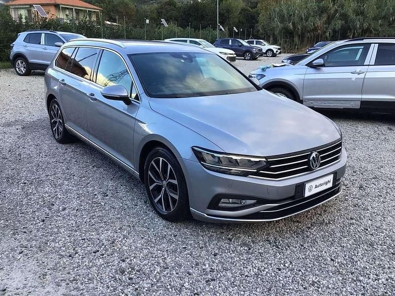 Usata VW Passat Executive 150 CV (110 kW) 2020 Argento Station wagon