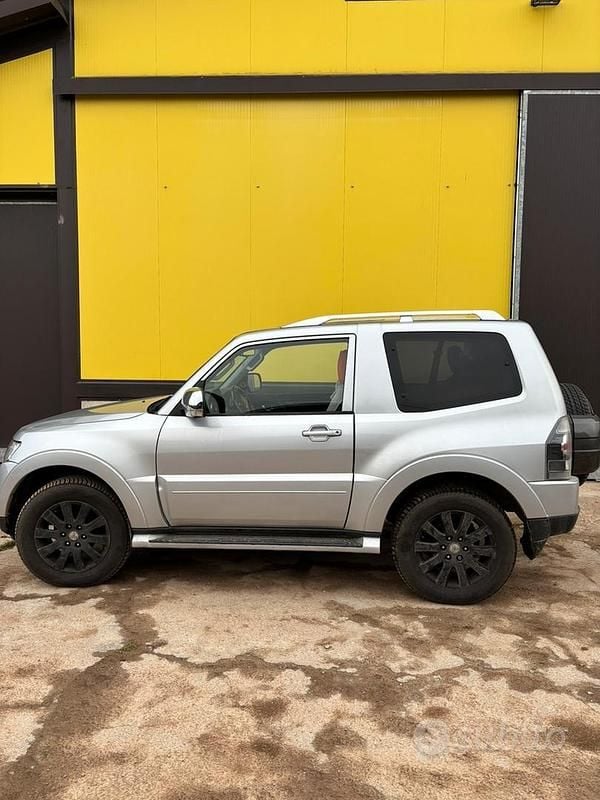 Usata Mitsubishi Pajero 170 CV (125 kW) 2008 Grigio SUV
