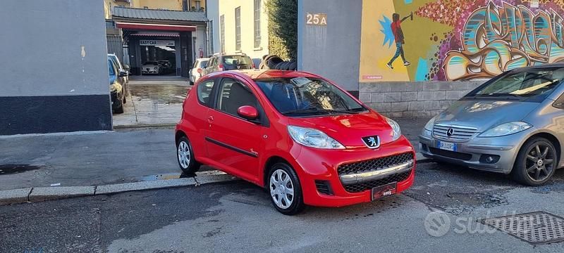 Usata Peugeot 107 Access 68 CV (50 kW) 2009 Rosso Utilitaria